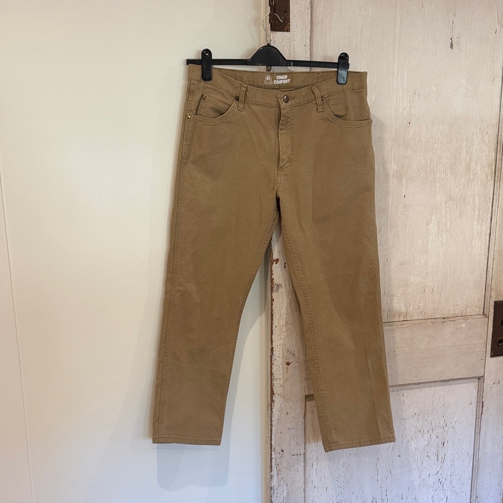 Wrangler Men's Relaxed Fit Jeans in Tan